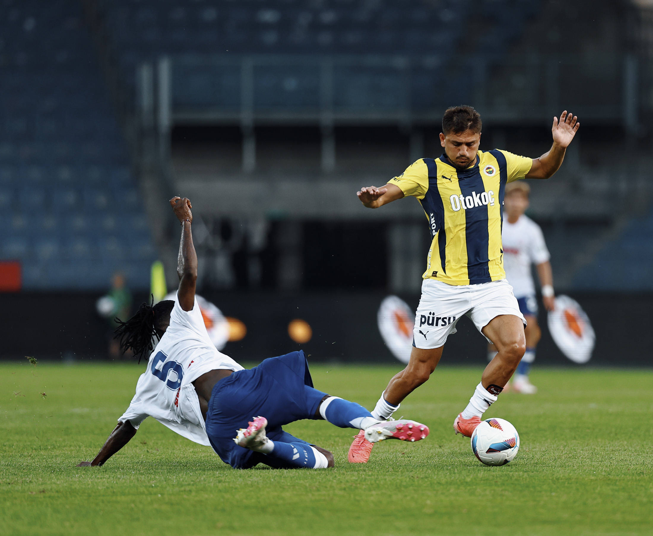 开云体育官-关于欧冠赛程吃紧，费耶诺德赛后回应争议，媒体盛赞，高层口径保持一致的信息